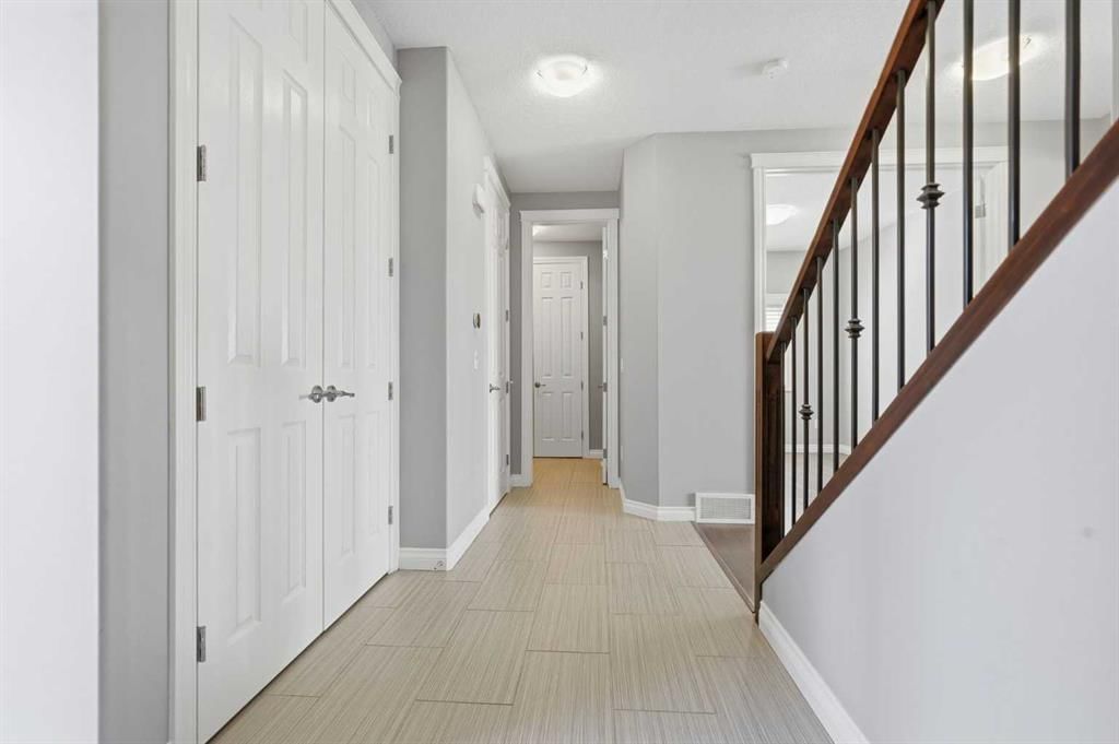 196 Evansborough Way NW, Calgary — photo 4 of 48