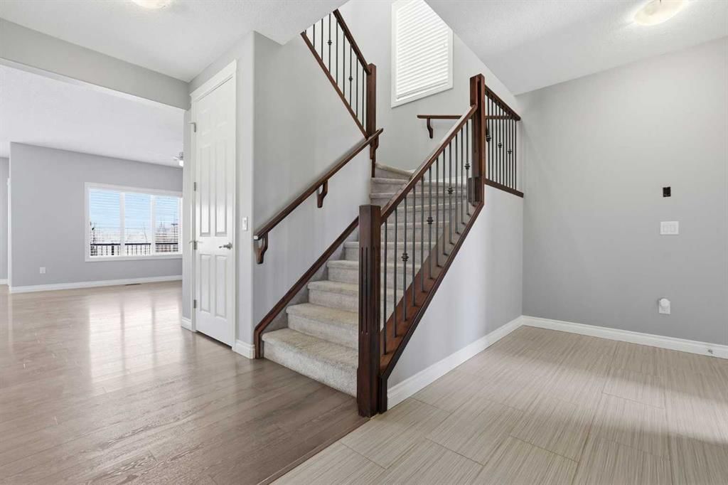 196 Evansborough Way NW, Calgary — photo 5 of 48