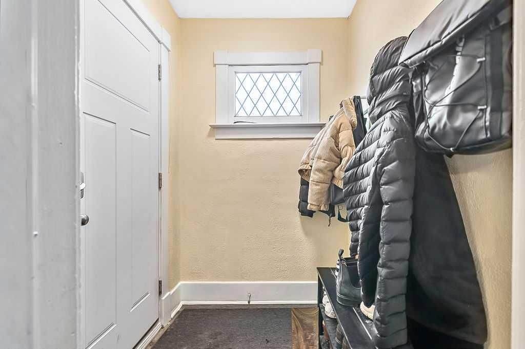 3510 21 Street SW, Calgary — photo 4 of 50