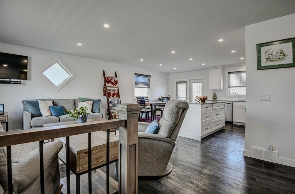 7024 20 Street SE, Calgary — photo 3 of 50