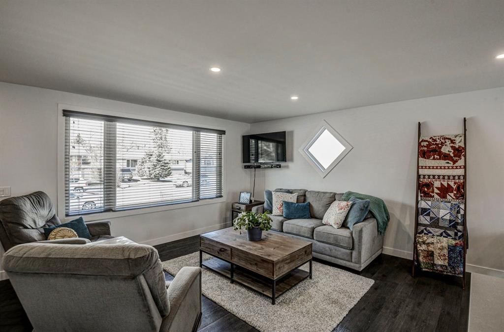 7024 20 Street SE, Calgary — photo 4 of 50