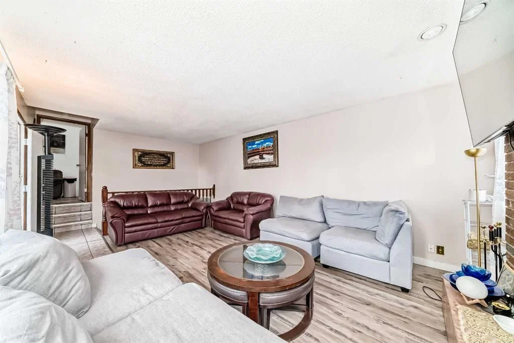 5411 Temple Road NE, Calgary — photo 4 of 26