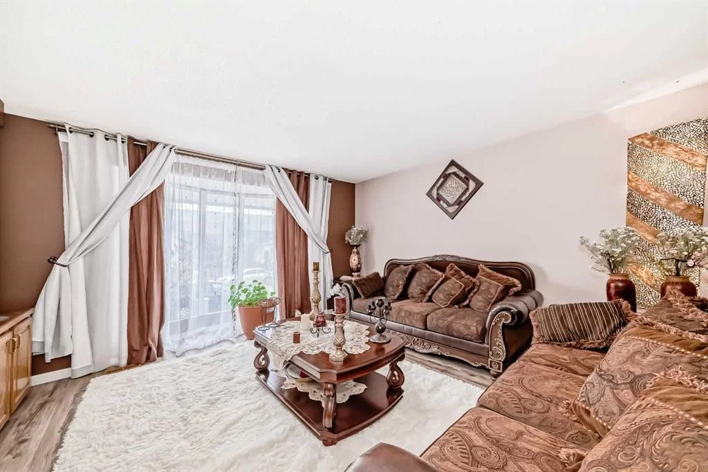 5411 Temple Road NE, Calgary — photo 5 of 26