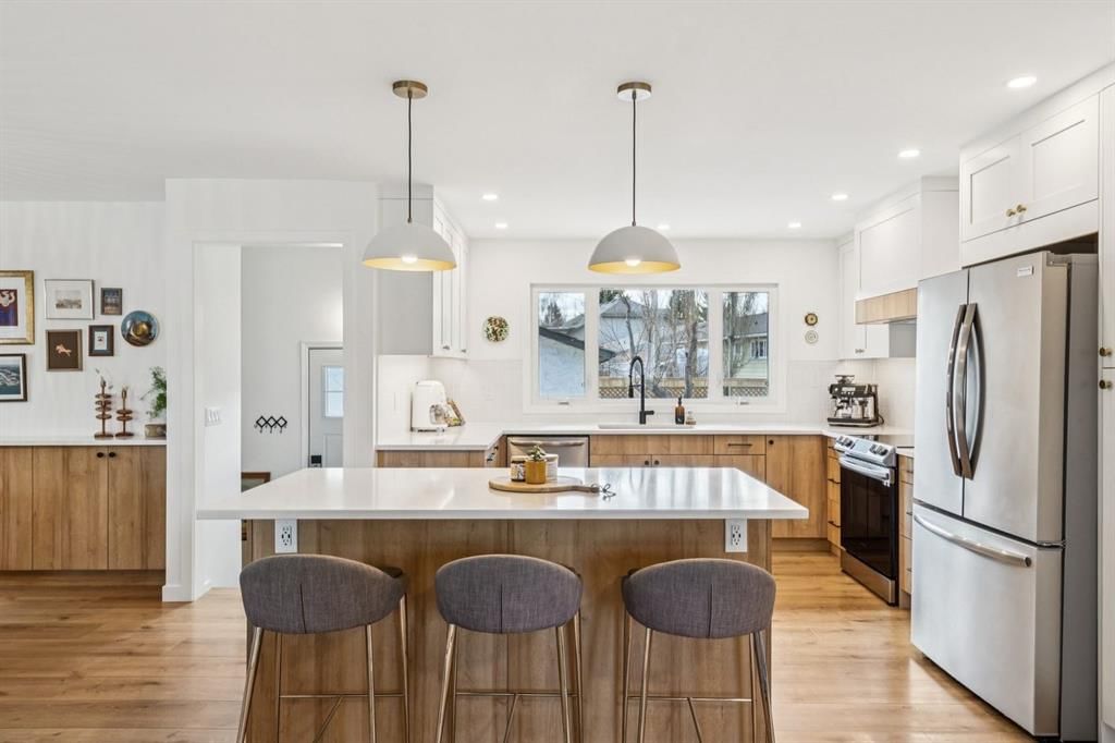 931 Parkwood Drive SE, Calgary — main listing photo