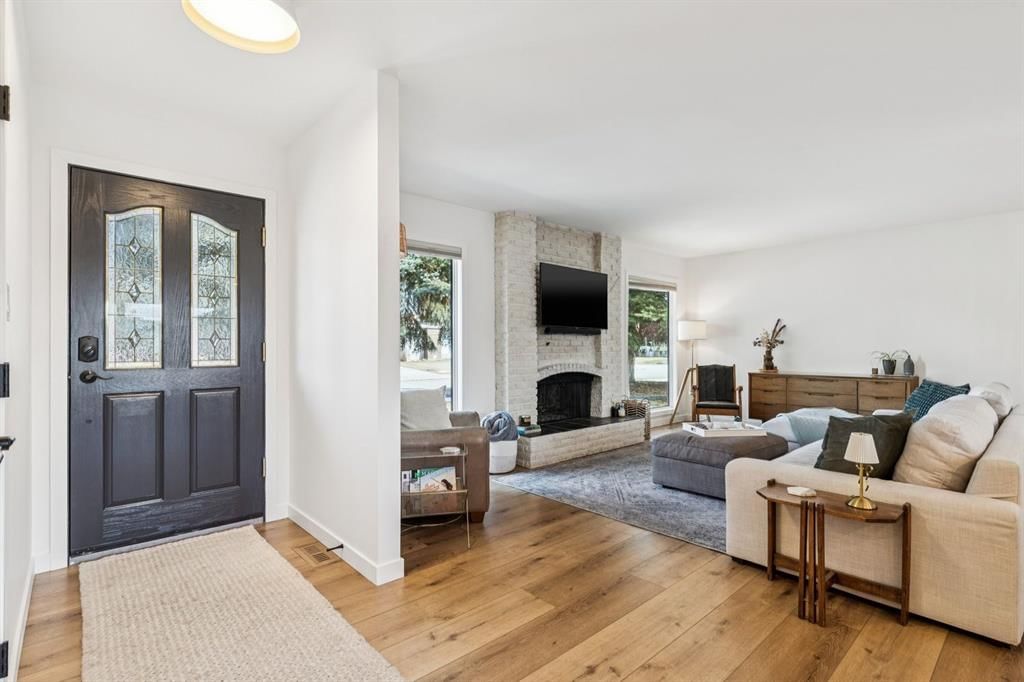 931 Parkwood Drive SE, Calgary — photo 3 of 44