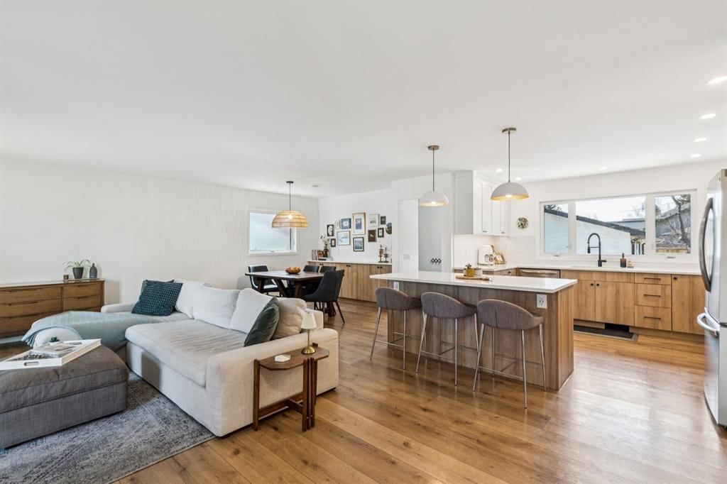 931 Parkwood Drive SE, Calgary — photo 4 of 44
