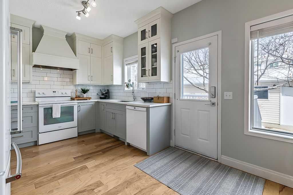 119 Citadel Lane NW, Calgary — photo 5 of 35