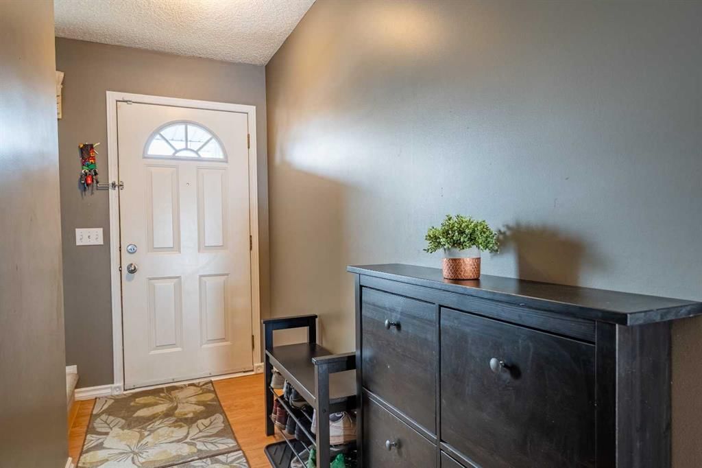 126 Citadel Meadow Gardens NW, Calgary — photo 3 of 33