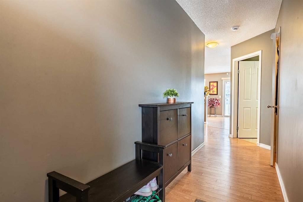 126 Citadel Meadow Gardens NW, Calgary — photo 4 of 33