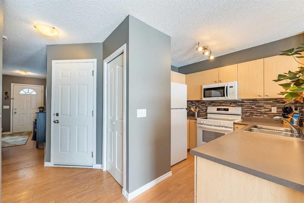 126 Citadel Meadow Gardens NW, Calgary — photo 5 of 33