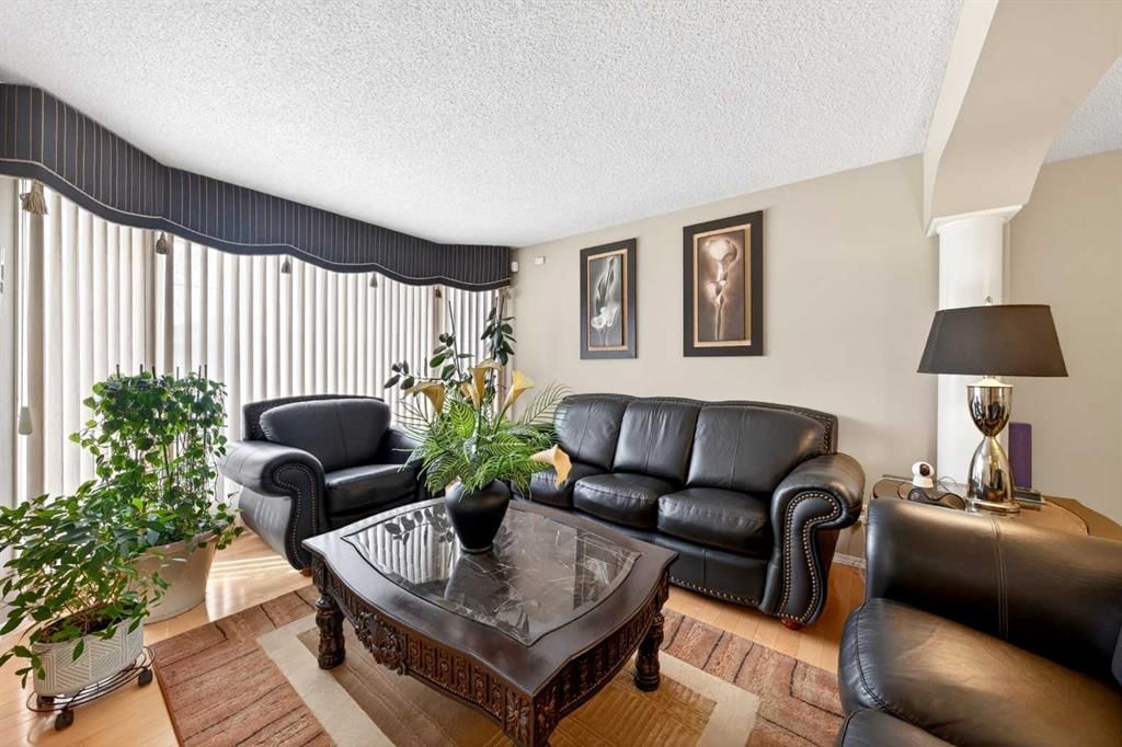238 Royal Birch View NW, Calgary — photo 4 of 44