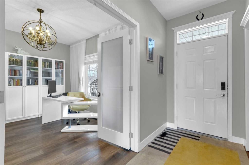 14 Inverness Close SE, Calgary — photo 4 of 44