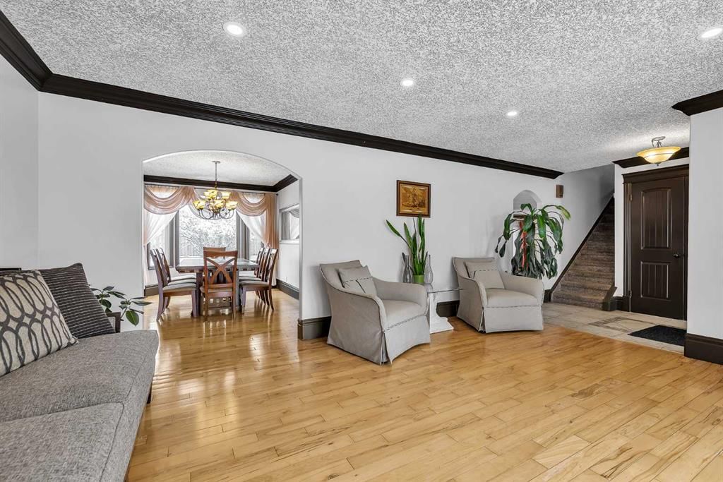 511 Woodpark Crescent SW, Calgary — photo 5 of 48