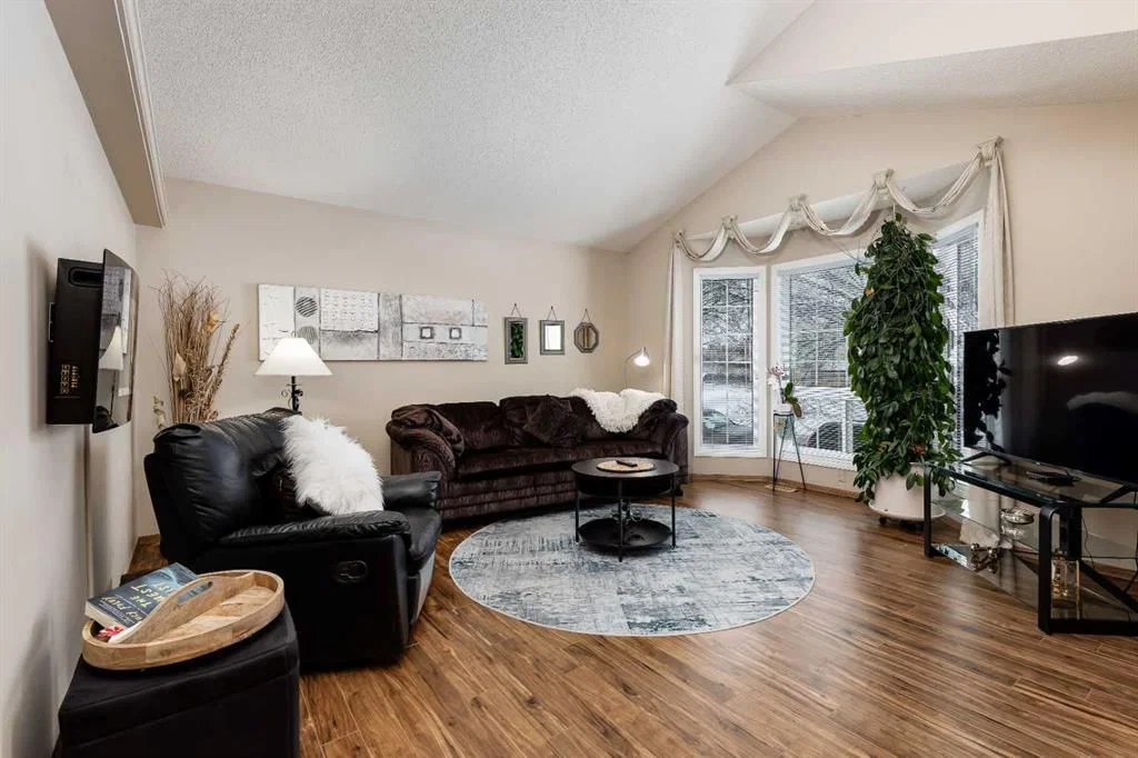 374 Martindale Boulevard NE, Calgary — photo 2 of 33