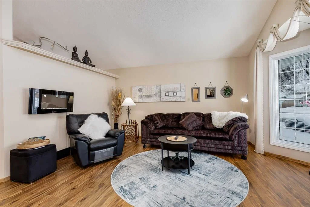 374 Martindale Boulevard NE, Calgary — photo 3 of 33