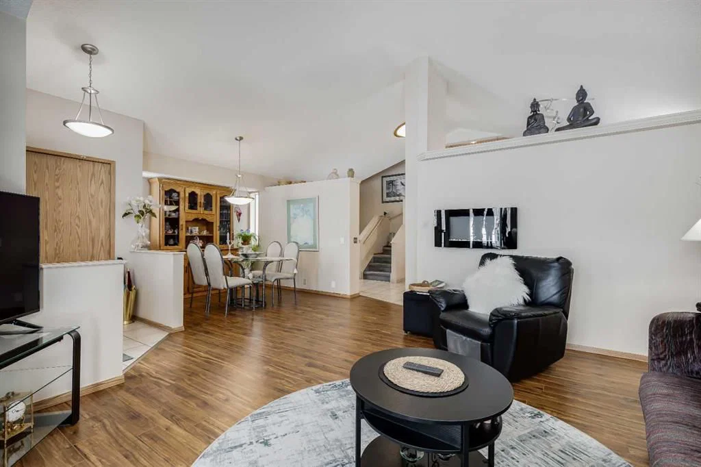 374 Martindale Boulevard NE, Calgary — photo 4 of 33