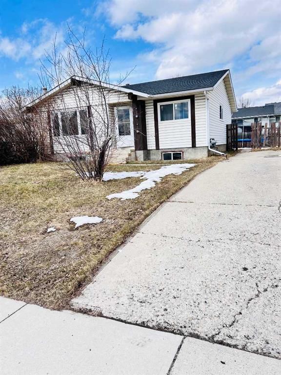 223 Pineland Place NE, Calgary — photo 2 of 22