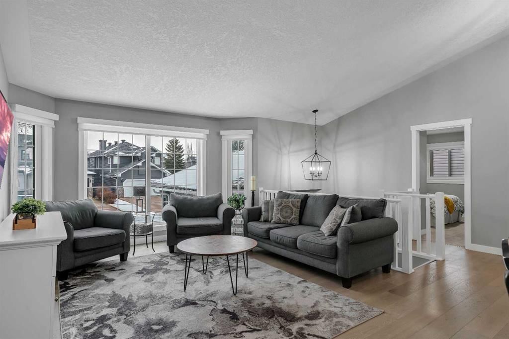 54 Hidden Vale Court NW, Calgary — photo 2 of 50