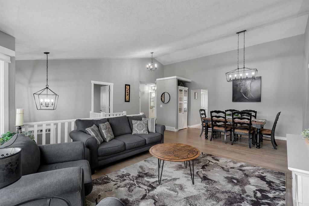 54 Hidden Vale Court NW, Calgary — photo 4 of 50