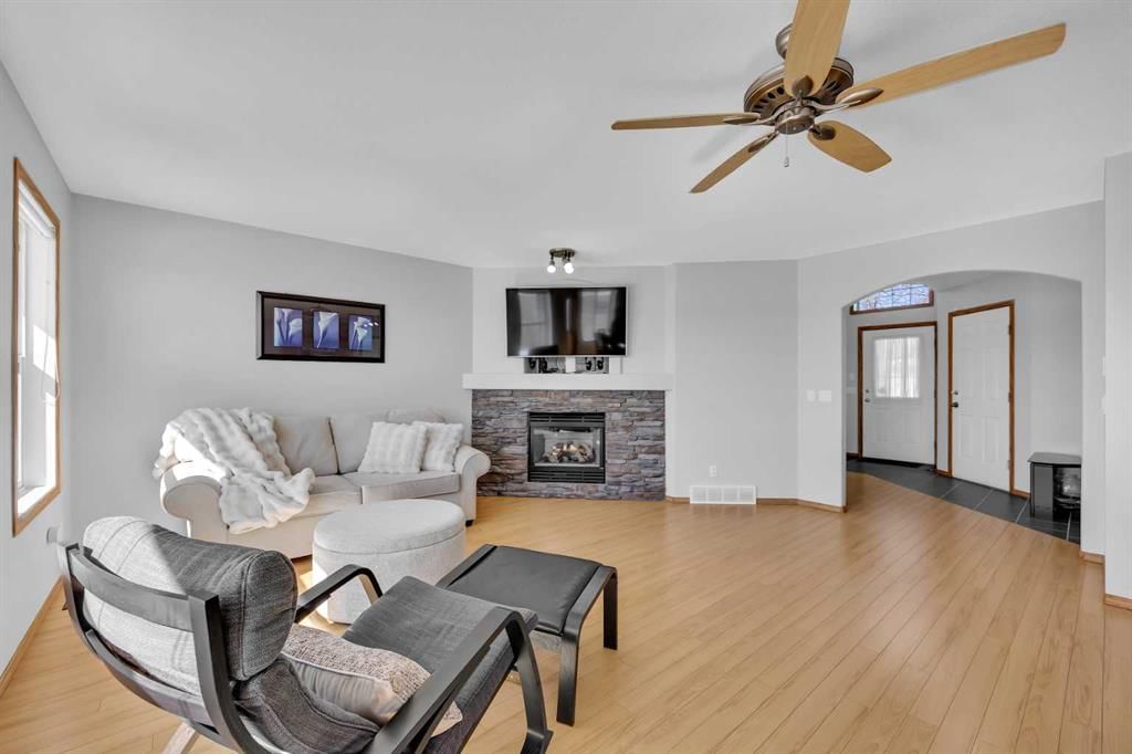 192 Somerglen Common, Calgary — photo 2 of 44