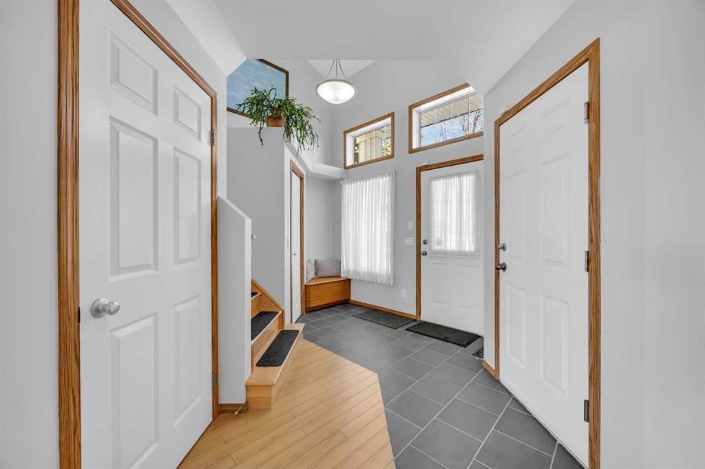 192 Somerglen Common, Calgary — photo 3 of 44