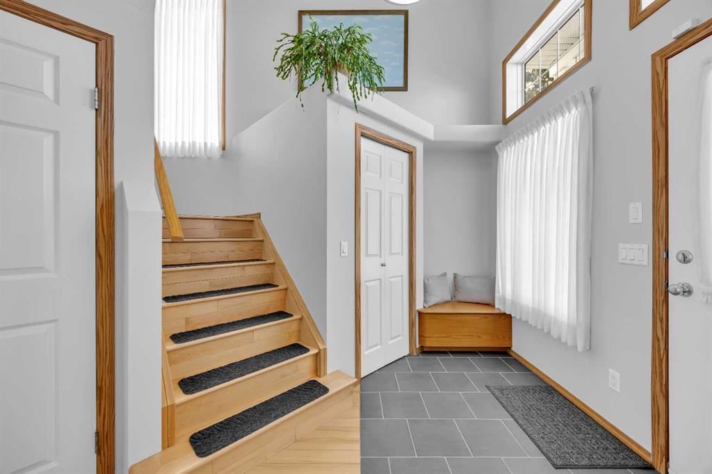 192 Somerglen Common, Calgary — photo 5 of 44