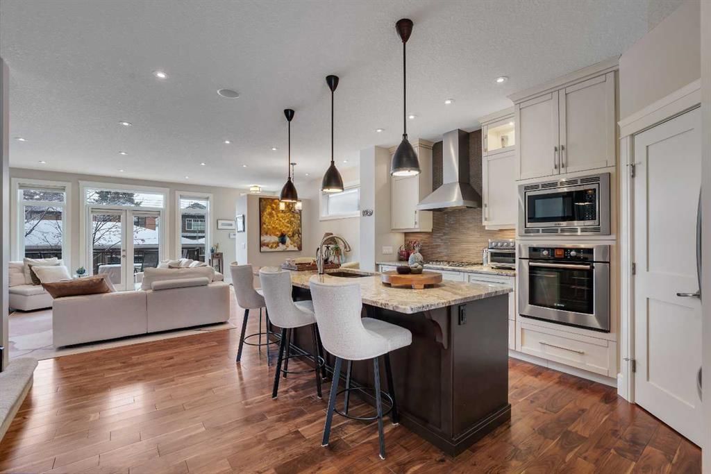 2041 45 Avenue SW, Calgary — photo 5 of 50