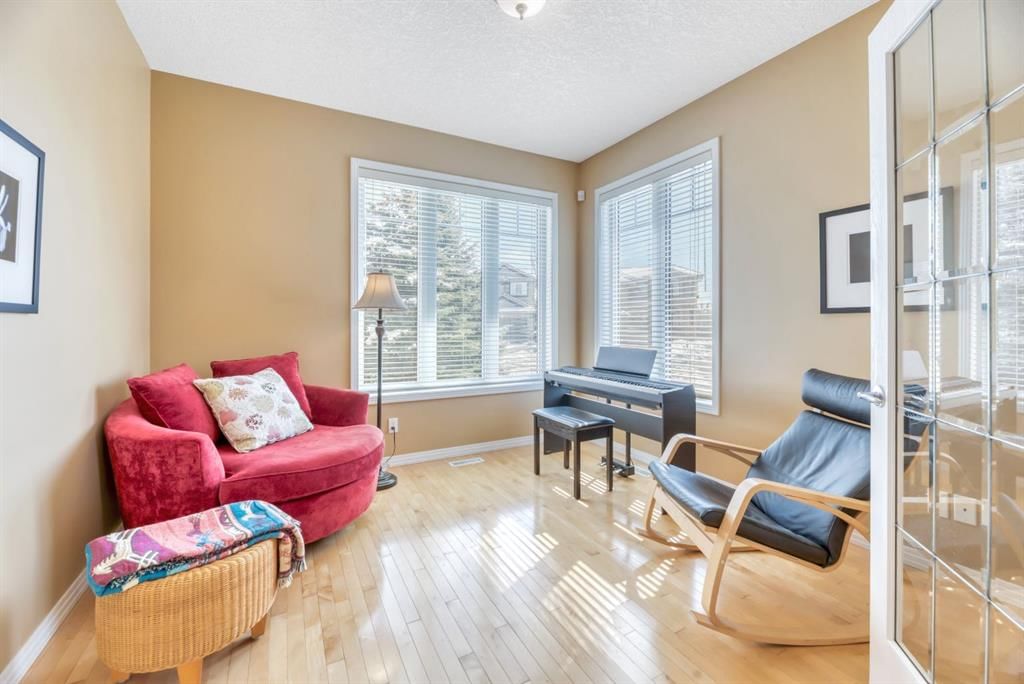 56 Evergreen Crescent SW, Calgary — photo 4 of 50