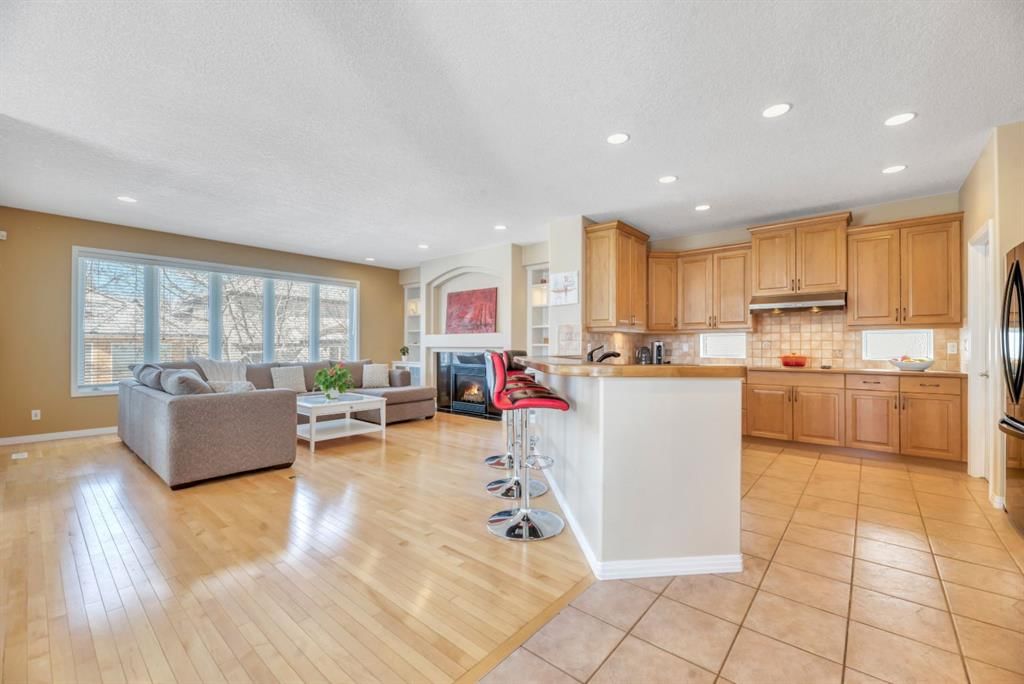 56 Evergreen Crescent SW, Calgary — photo 5 of 50