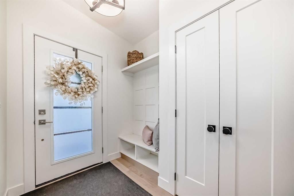 6303 Louise Road SW, Calgary — photo 3 of 49