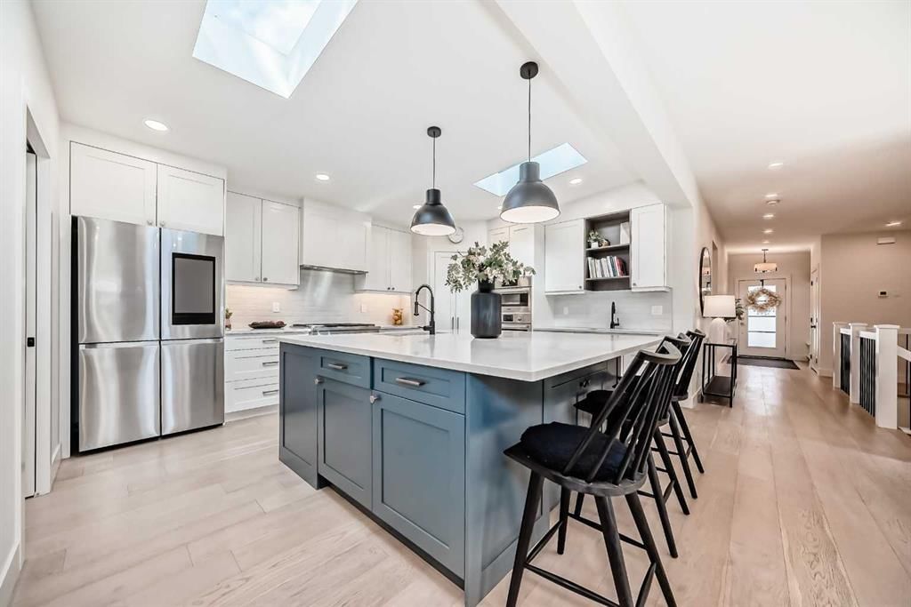 6303 Louise Road SW, Calgary — photo 4 of 49