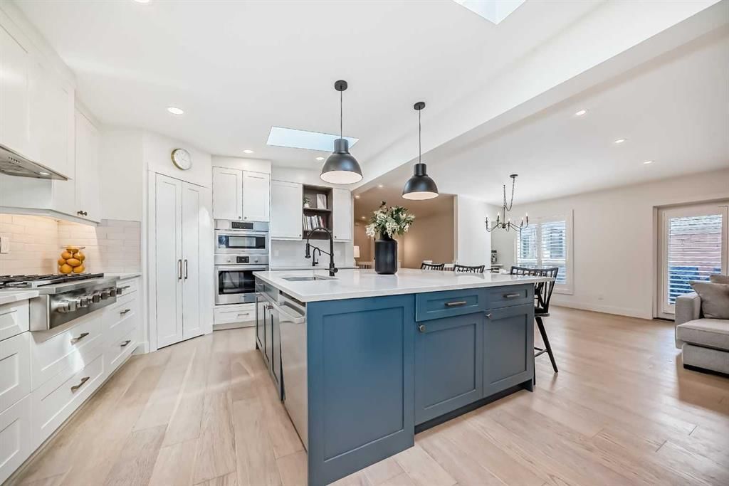 6303 Louise Road SW, Calgary — photo 5 of 49