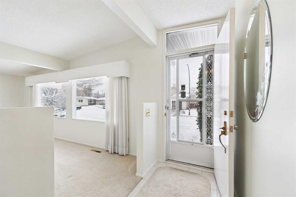 307 Wascana Road SE, Calgary — photo 5 of 39