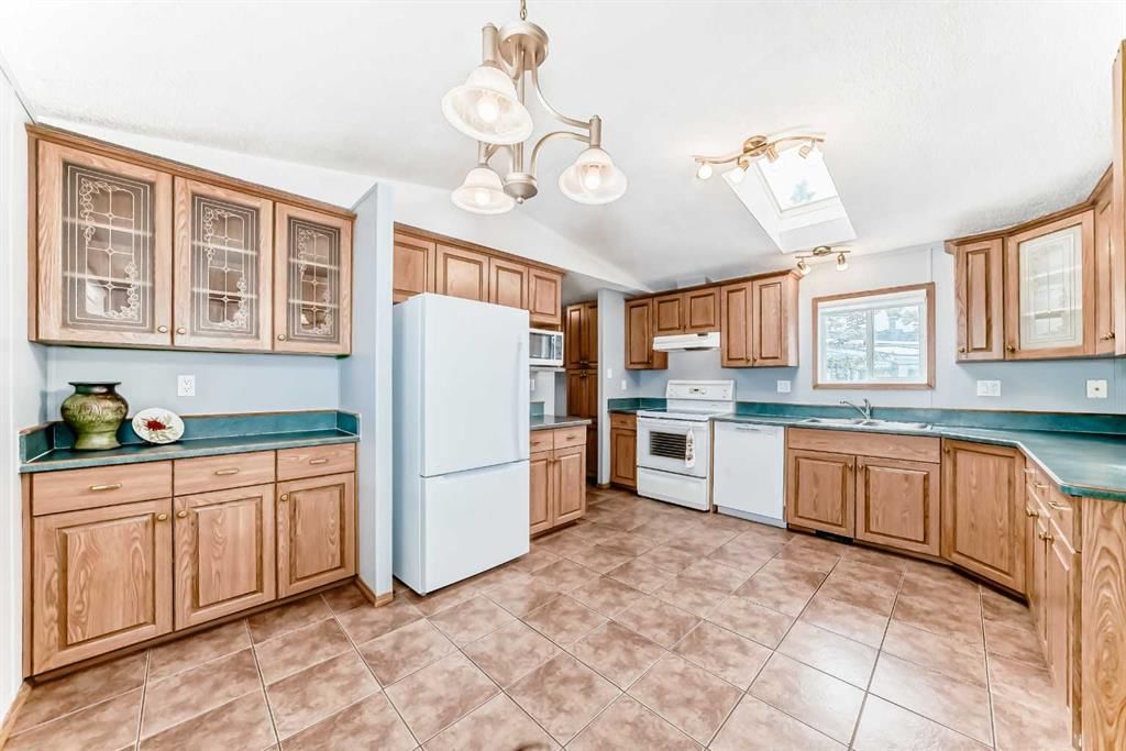 272 Burroughs Circle NE, Calgary — photo 2 of 43