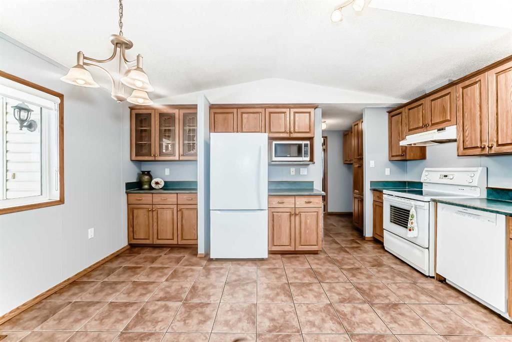 272 Burroughs Circle NE, Calgary — photo 3 of 43