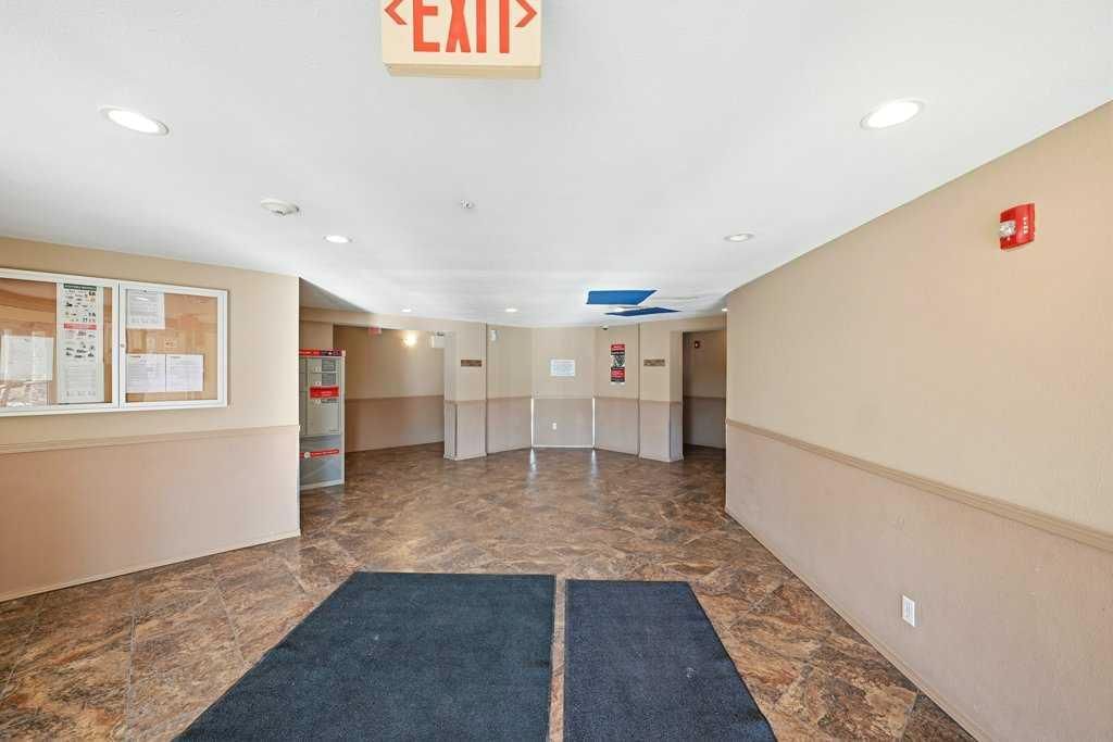 3305, 60 Panatella Street NW, Calgary — photo 3 of 35