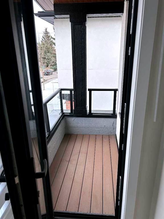 129 32 Avenue NE, Calgary — photo 4 of 21