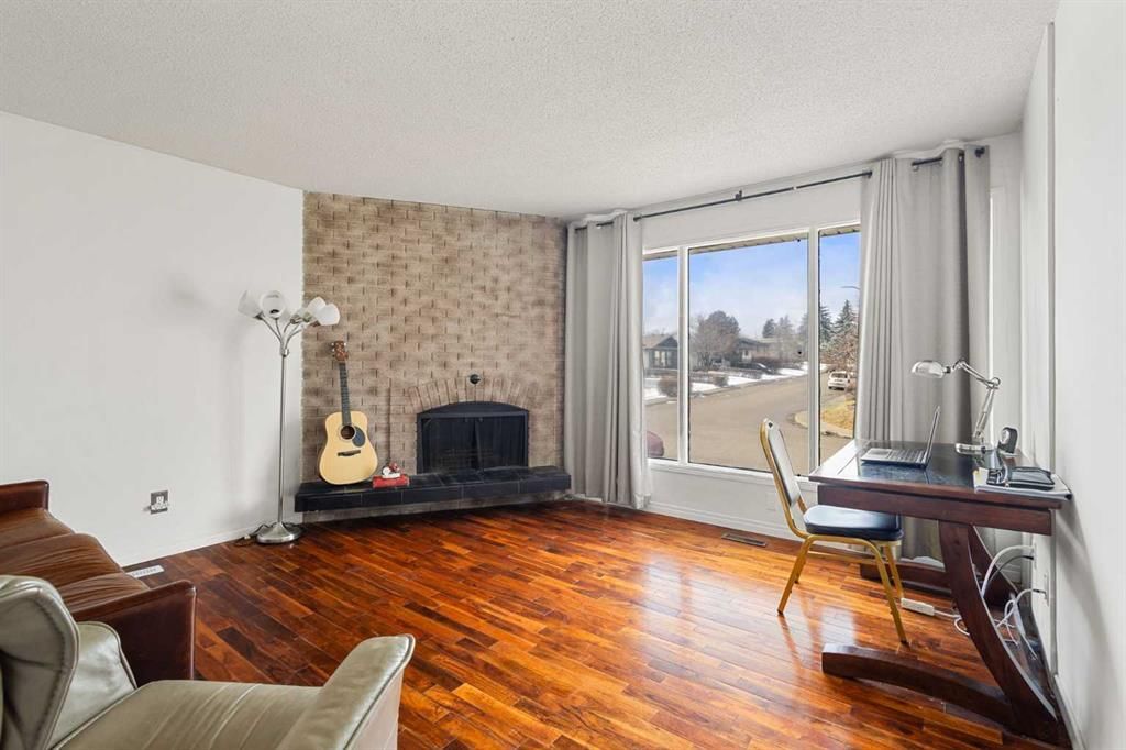 214 Huntington Close NE, Calgary — photo 3 of 33