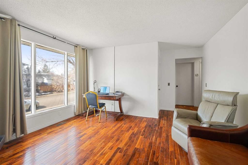214 Huntington Close NE, Calgary — photo 5 of 33