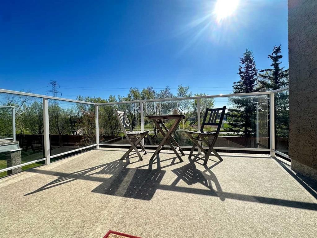 12 Signal Hill Lane SW, Calgary — photo 5 of 33