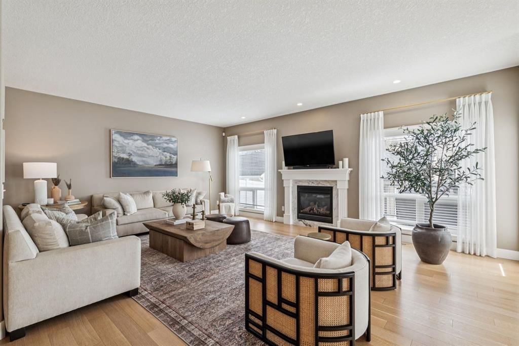 155 Somme Manor SW, Calgary — photo 5 of 50