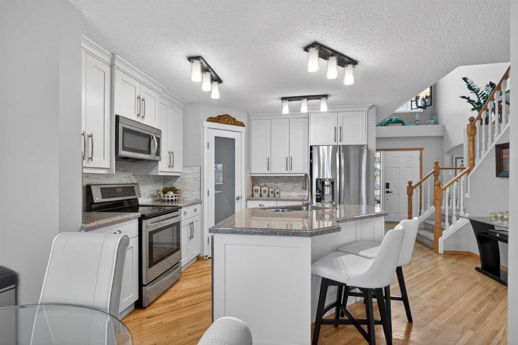 129 Bridlecreek Green SW, Calgary — photo 5 of 42