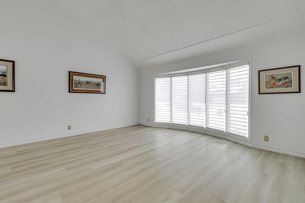 432 129 Avenue SE, Calgary — photo 5 of 47