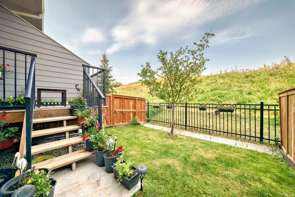 206 Cranbrook Square SE, Calgary — photo 4 of 39