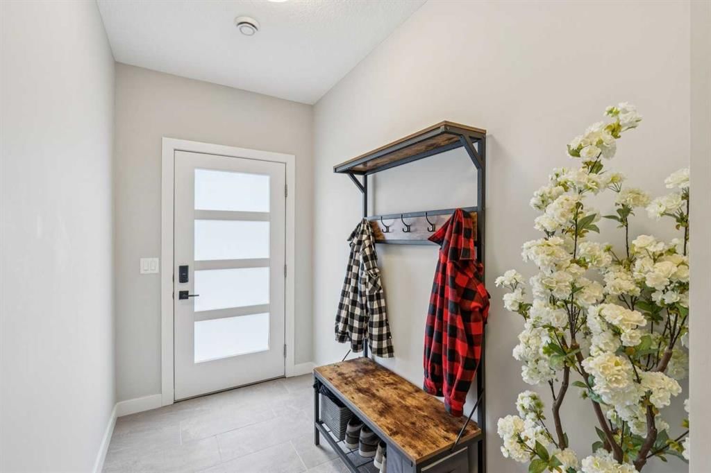 210, 81 Greenbriar Place NW, Calgary — photo 2 of 33