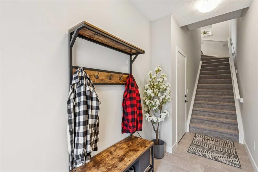 210, 81 Greenbriar Place NW, Calgary — photo 3 of 33