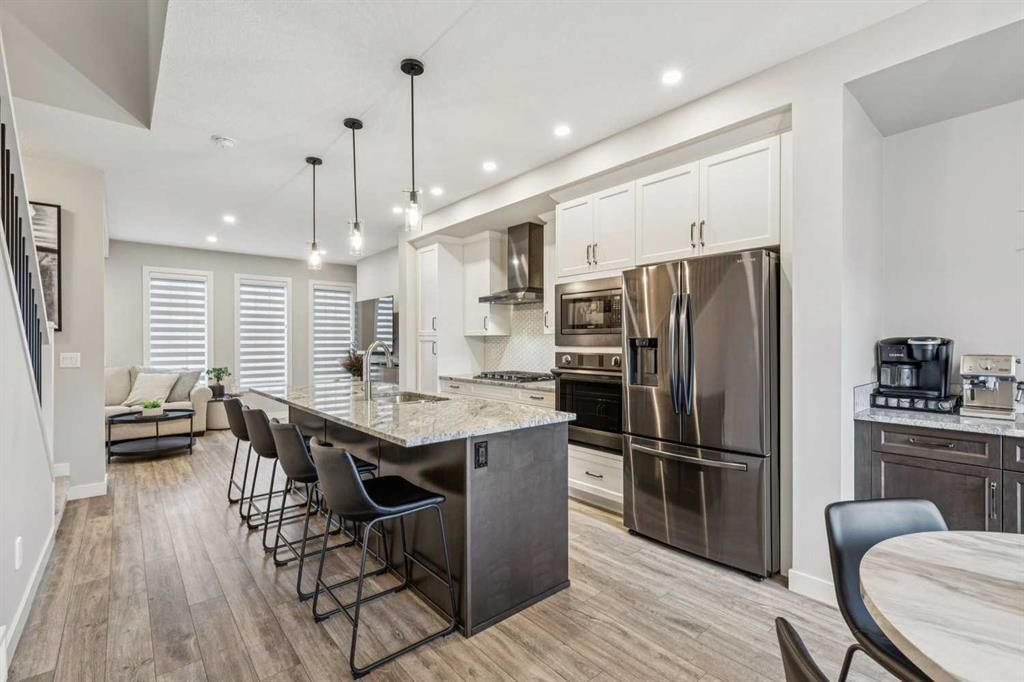 210, 81 Greenbriar Place NW, Calgary — photo 5 of 33