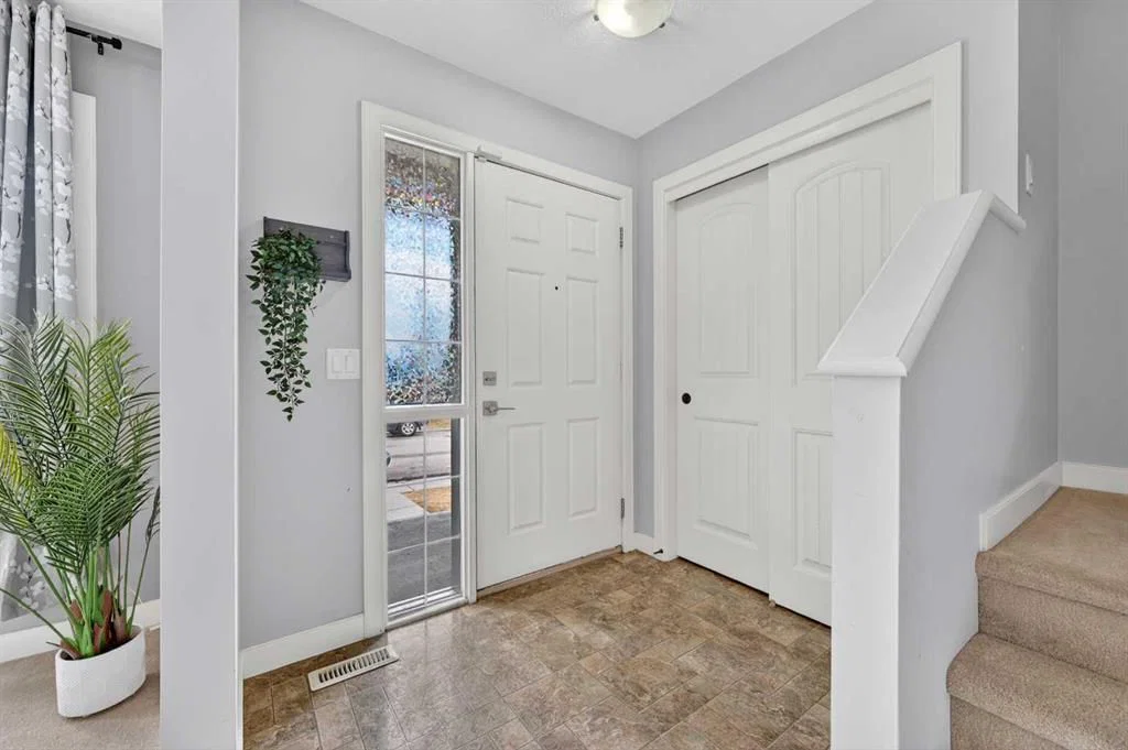 150 Everridge Common SW, Calgary — photo 2 of 35