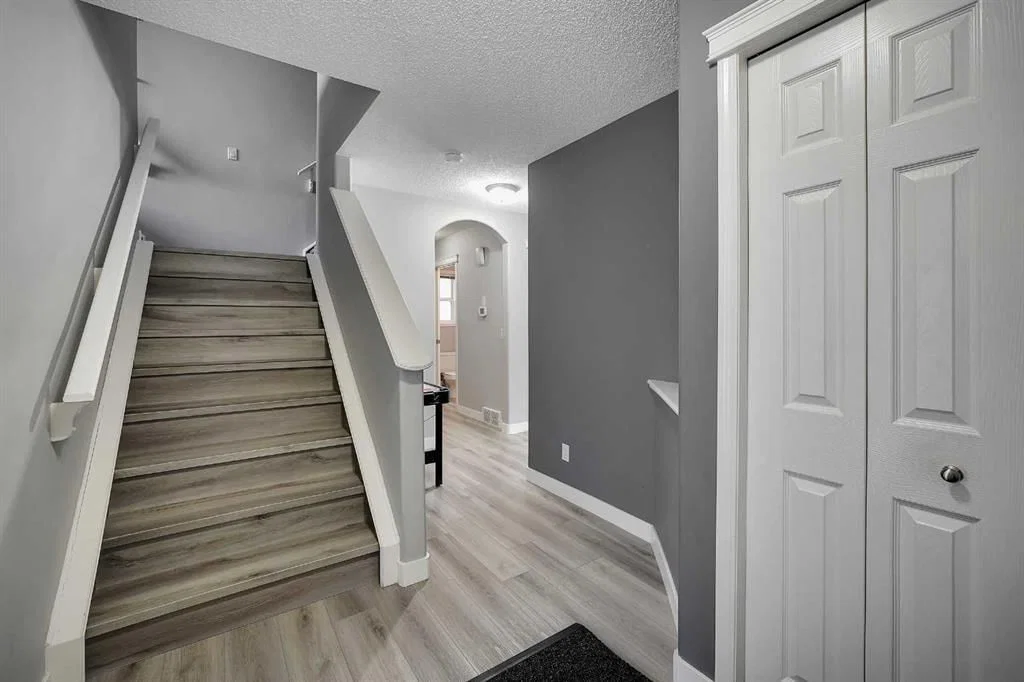 14 Marthas Close NE, Calgary — photo 4 of 46