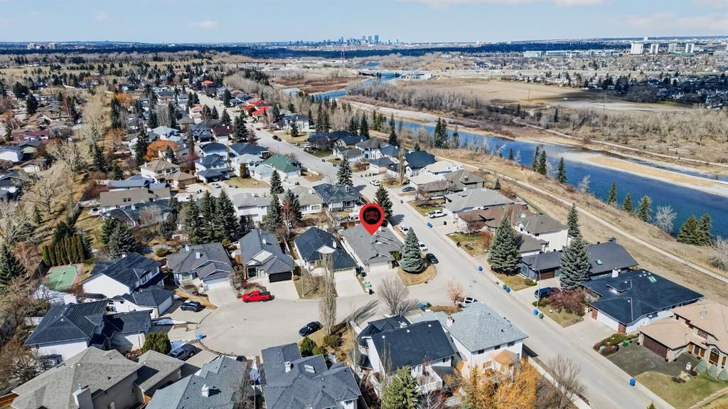 711 Diamond Court SE, Calgary — photo 3 of 49